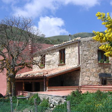 Agriturismo Gelso Castellana Sicula Luaran gambar