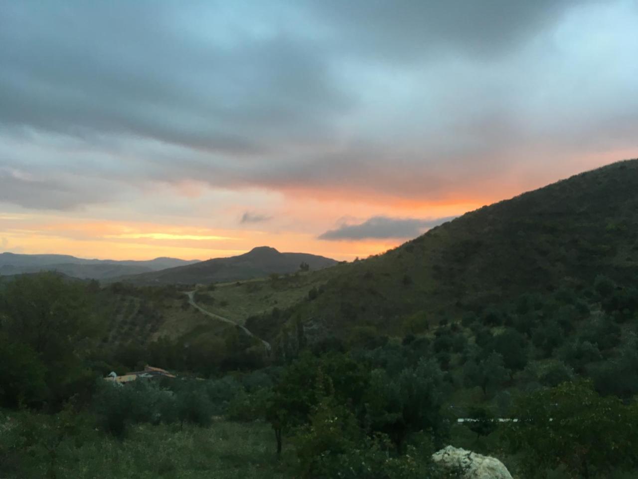 Agriturismo Gelso Castellana Sicula Luaran gambar